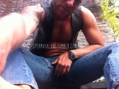 spermasklave:  Auftrag erfüllt! Video kommt bald.  SO FUCKING HOT!!! THANK YOU!! DAMN!!!!! LOVE seeing you piss in those jeans, man!