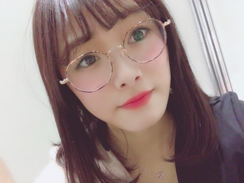 長谷川玲奈さんのツイート: 実は今日美容室にいってきました～ トリートメントして頂きました 髪の毛伸ばし中なので 切ってはないです✌️ #サラサラ #DAMIA t.co/Y2ZMeg