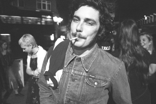 neelastica:  Brooksy from the Growlers posing a little for me. Hackney, 2014.   Babe😻