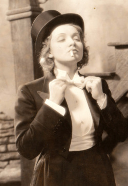 divadietrich:  Marlene Dietrich in Morocco.