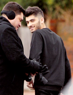 harrystylesdaily:  Filming “Midnight Memories” in London - 12/27 