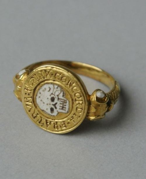congenitaldisease: A mourning ring is a ring which is worn in memory of somebody who has passed away. The stones mounted on the rings are typically black. Sometimes hair of the deceased would be incorporated into the ring. The photographs above show