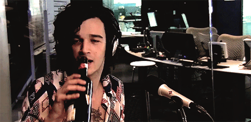 mattyhewhealy:  the interviewer gave him a bottle of wine as an apology for starting the taylor swift rumours and matty just… +