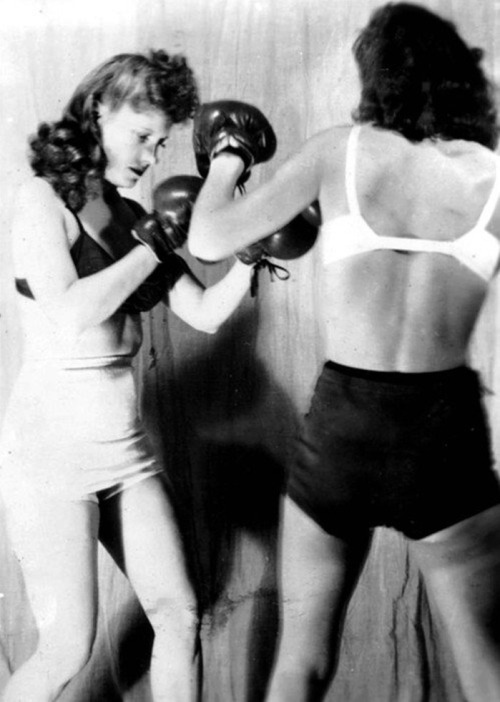 Sex girlsattack:  Boxing girls.  pictures