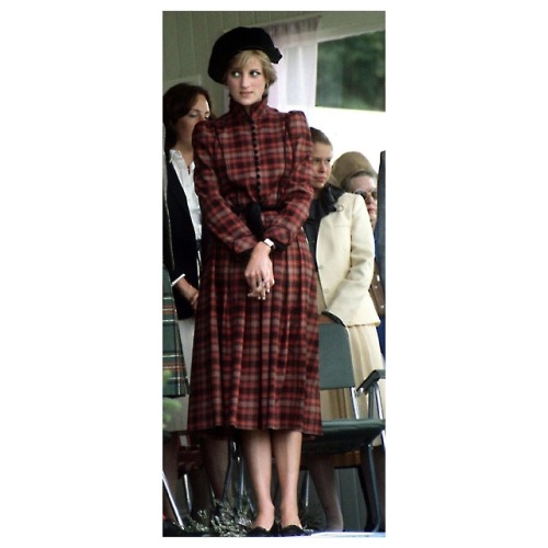 #RetroStyle Princess Diana 1981.#AGDLM #AGDLMRetroStyle #AGDLMEstiloRetro #fashion #modaImágenes: Ví