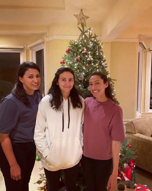 rookieforlife: christenpress: Love to all beings, especially those missing someone this Christmas