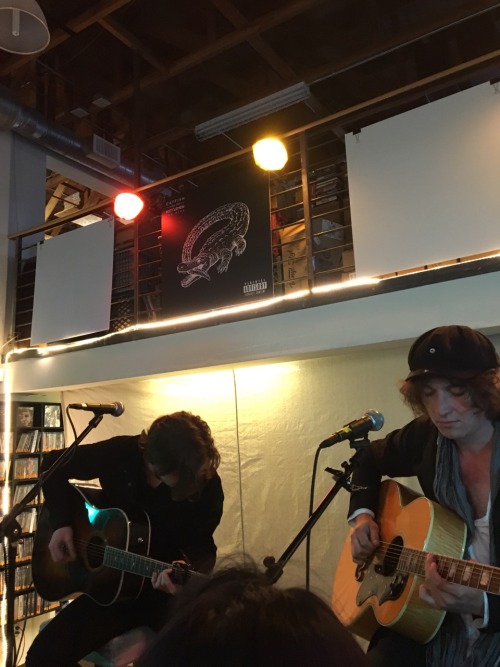 vaan-mccann:Acoustic session with Catfish and the Bottlemen @ Finger PrintsMy photos