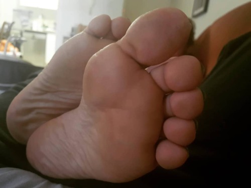 wifesfeetures: