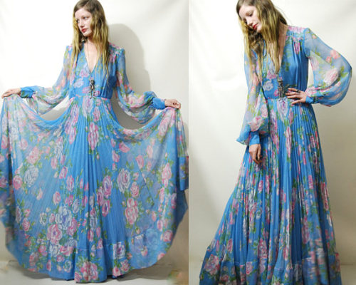 I love recommending vintage shops that are NOT mine. This boho 1970s dress from cruxandcrow is too f