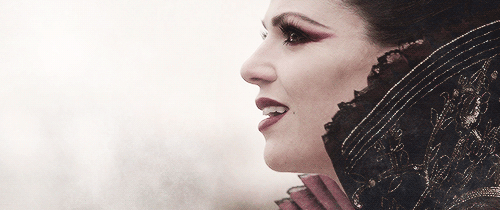 lanamparrillas:Kneel before the Queen.