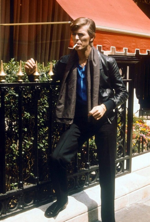 dustonmars: David Bowie looking very stylish in Paris. 1977