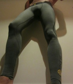 ukbator:  New gym tights. 