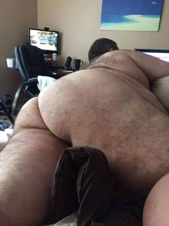 behemothbutts:  kayvko:  WOW ðŸ˜‰   Damn, I want to eat and fuck that fat hairy