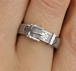 babby-kitty:  Ring for pets like me ^-^ I need this in my life