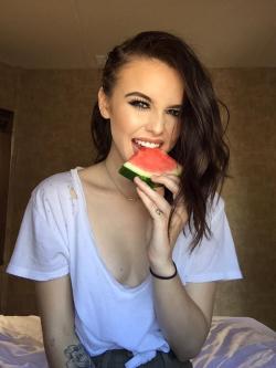 acacia-is-queen:  So beautiful 💜🍉