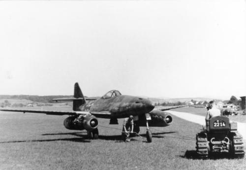 ww2inpictures:A German Messerschmitt Me 262, the world’s first operational jet fighter, undergoes ma