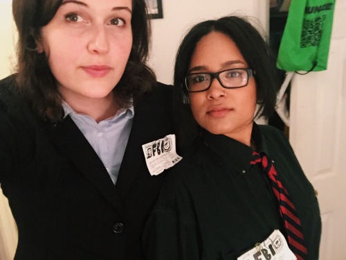 scarybrownstein: lesbian mulder and scully go to a 90s themed party
