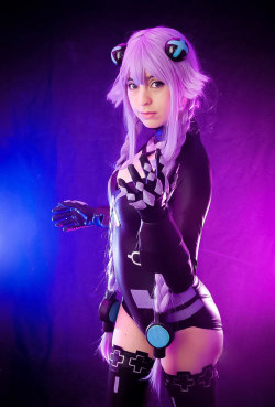 hotcosplaychicks:  Purple Heart- Hyperdimension Neptunia by hazu-nyan Follow us on Twitter - http://twitter.com/hotcosplaychick