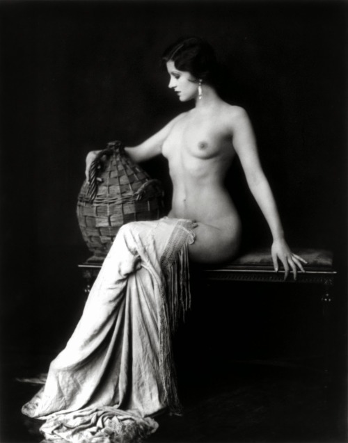 XXX asylum-art:  _NUDITY_ Alfred Cheney Johnston photo