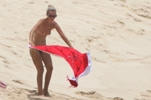 toplessbeachcelebs:  Laeticia Hallyday (Model) sunbathing topless on the beach (August 2009) 