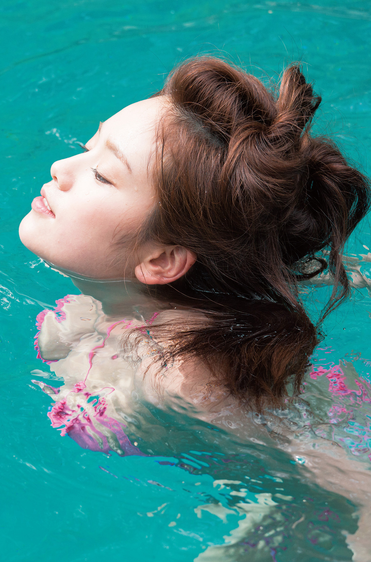 gravure-glamour:  Miwako Kakei [Photobook]