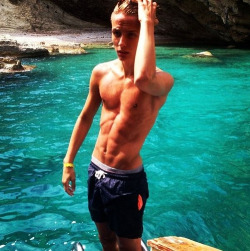 caroolaluna:  Damn Oscar, you drive me crazy!