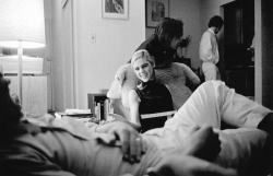 l-o-o-p-y:Chillin at Dorothy Dean’s apartment. photo taken in 1965 by Stephen Shore.