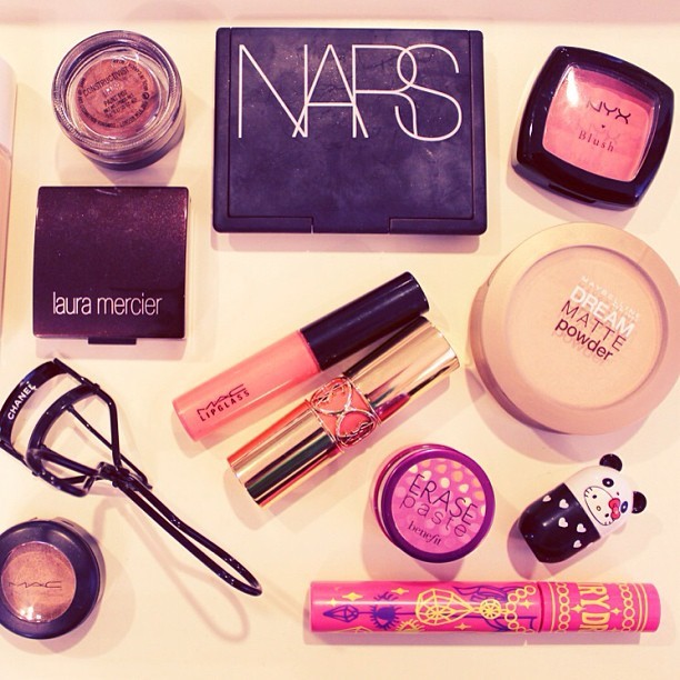 classyndbeautiful:  i follow back similar blogs (: