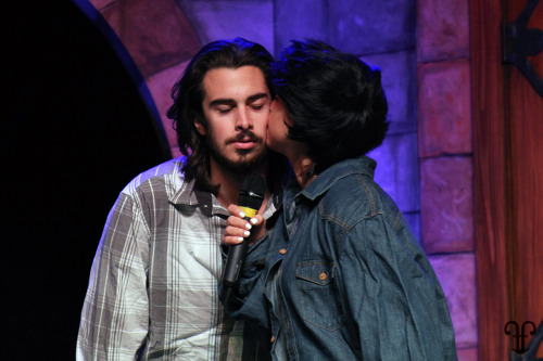 fuldfotos:  Geekycon 2015 - Joey Richter and Lauren Lopez as the Winchesters
