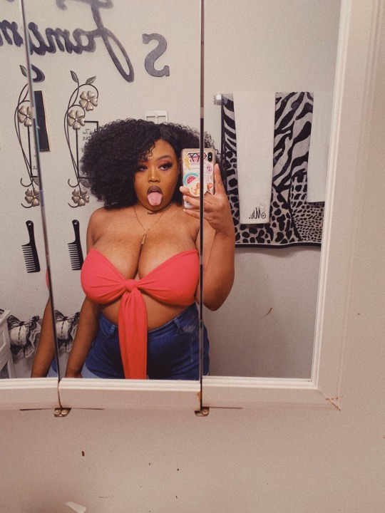 it-giirl:HAD to hit y’all with this photoset adult photos