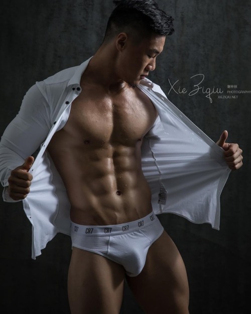 #asianhunk #xieziqiu #hothunk #hotboy #hunk #mensfashion #mens #mensstyle #muscle #fitness #fit http