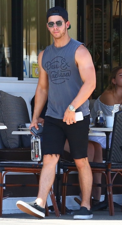 Nick Jonas at Sweet Butter Kitchen in Studio City, Calif. www.vjbrendan.com/2017/08/nick-jona