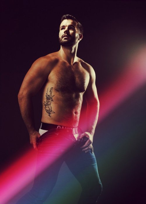 fairlyhairyfaeries:  headmandream:     Simon Dunn,    out gay Australian bobsledder   follow for more http://headmandream.tumblr.com/   Please just give us ALL the goodies!!   YES, please