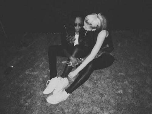 XXX afterellen:  Angel Haze and Ireland Baldwin: photo