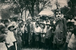 Spectacle de marionnettes érotiques au Laos,