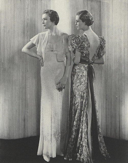 artdecoblog: cair–paravel: Bold (too bold?) prints in 1930s fashion. Because of innovations in