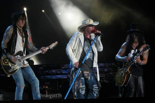 alexandralove29:  Guns n’ Roses//Buenos Aires  04.11.16 (Photos by Margott Hinostroza)