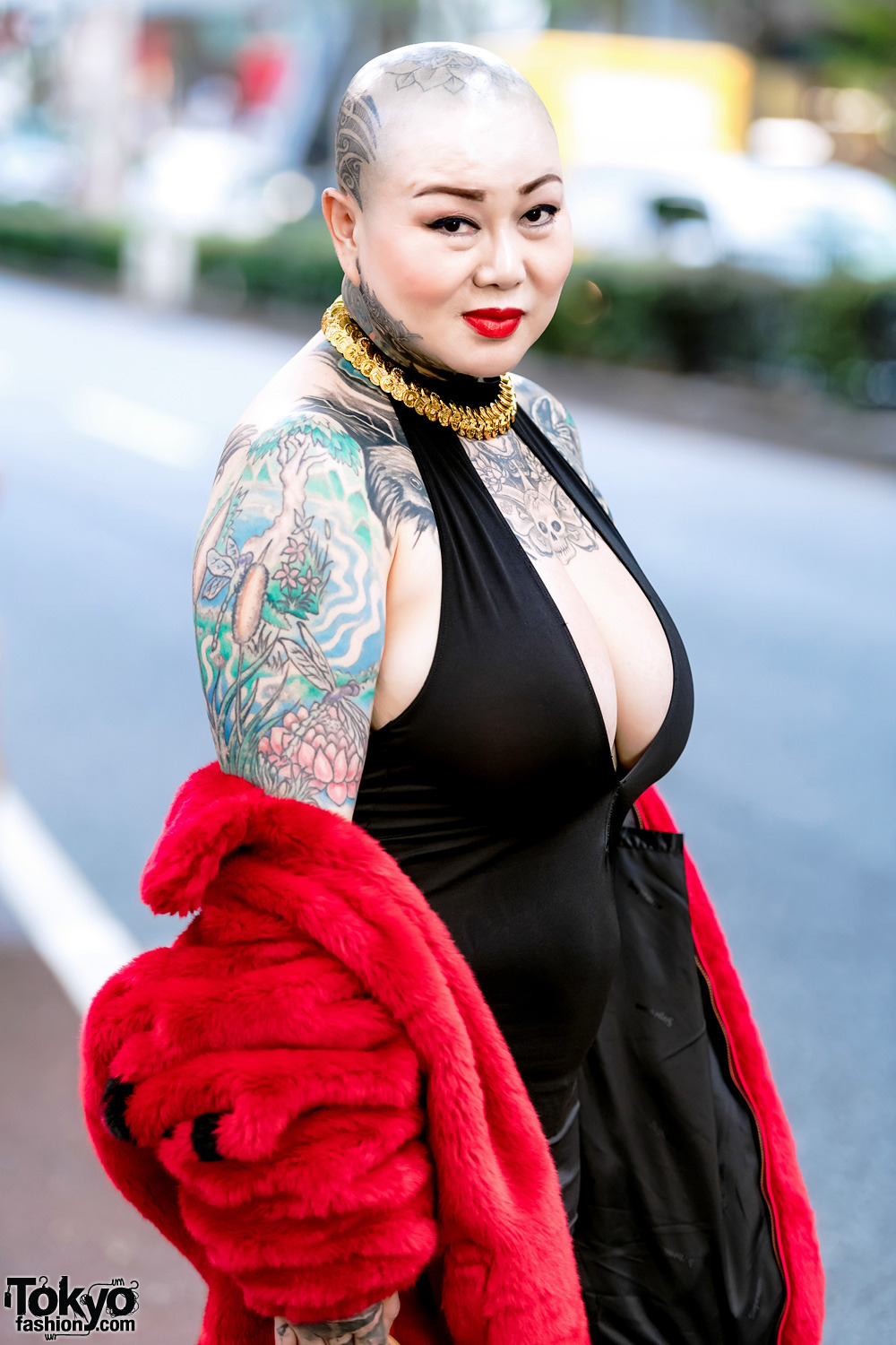 tokyo-fashion:Fashion boutique owner Amy on the street in Harajuku wearing a red