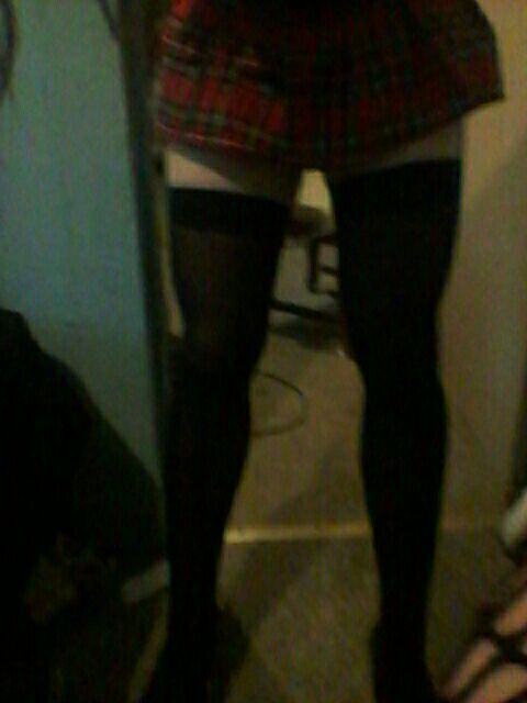 roseerin:  guess who got her self a new outfit!Thats right lil ol me gort myself and insanely small schoolgirl cosplay!Selfy for lgbt monthTrans and Bi pride right here boi!