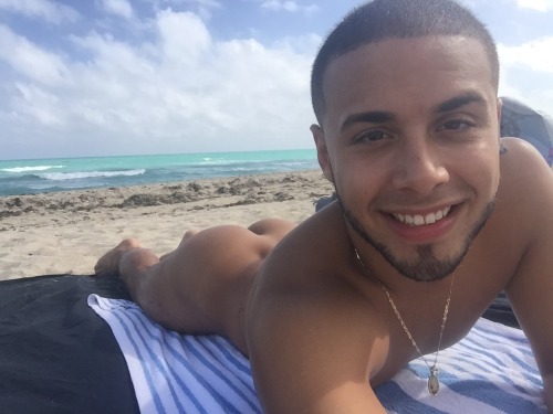 bzjays:  What Can I SayI Love The Beach 😏🙈 porn pictures