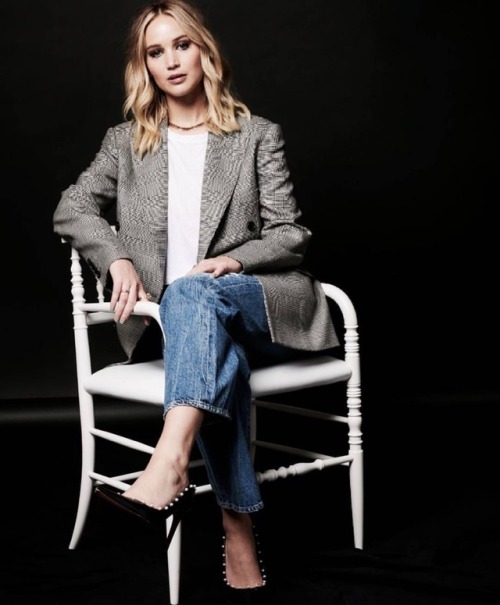 Jennifer Lawrence wearing a Ralph Lauren Collection blazer at #DeadlineContenders in Los Angeles. #R