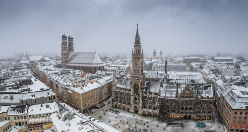 whiskeygin23: View from Alter Peter in Munich with snow by manfreduhr