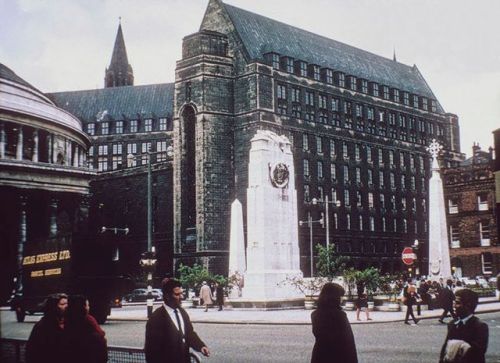 vintageeveryday: 30 fascinating color photographs that capture street scenes of Manchester in the 1960s.