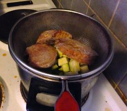 outrunmyself:  no-more-ramen:  If you have a strainer, you can place it on top of a pot and use it for steaming vegetables and/or heating frozen or refrigerated food at the same time as you’re cooking your pasta, noodles, potatoes or anything else under