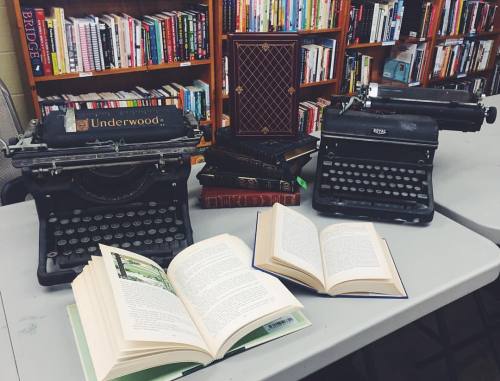 hashtag-bookworm: b00kstorebabe: A customer donated two vintage typewriters to the store. Aren&rsquo