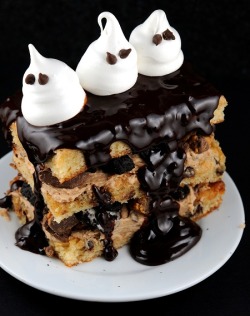 confectionerybliss:  To Die For Peanut Butter Cup Chocolate Chip Oreo Explosion Cake // Culinary Concoctions By Peabody  
