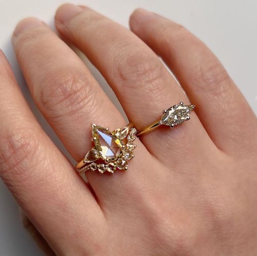 A dreamy triple-pear rose cut diamond ring for the absolute pear lovers ✨. . . #peardiamondring #d