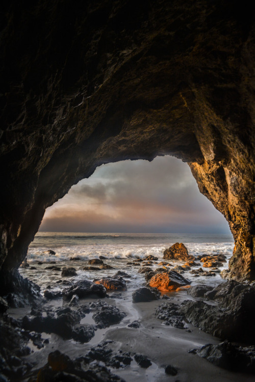 in-apricity:Hideaway By Sara Conlan