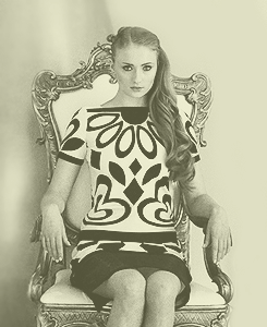 mattniskanenseyebrows: Sophie Turner     