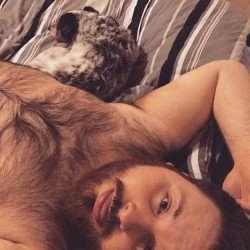 oome88:  Me and my buddy Jack chilling. #gay #bear #beard #cub #cubsofinstagram #gaycub #gaybear #gaymer #instagay #instabear #instacub #BearsCubsandBeards 